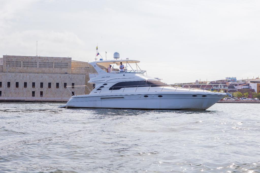Yates de lujo en Cartagena | Alquiler exclusivo 27 Paseo en yate en Cartagena