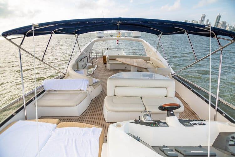 Yates de lujo en Cartagena | Alquiler exclusivo 55 Yates con capacidad para grupos grandes