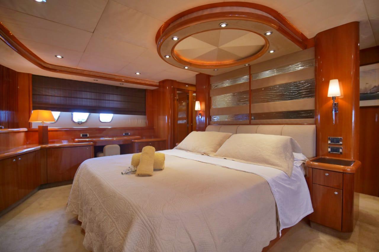 Yates de lujo en Cartagena | Alquiler exclusivo 49 Exterior elegante de yates de lujo
