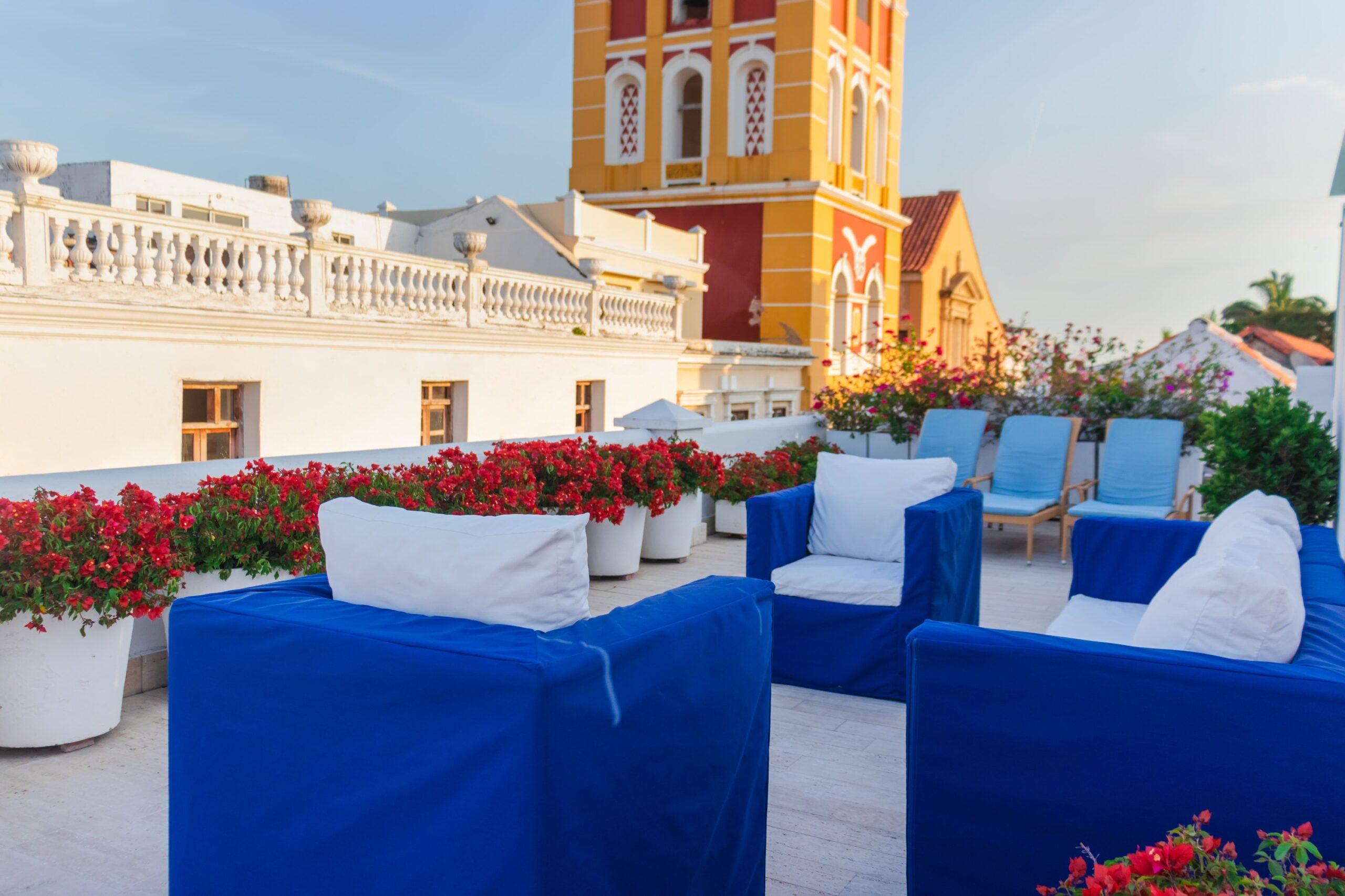 Art Luxury 47 Terraza del apartamento Art Luxury con vistas panorámicas, piscina privada y zona de relax en Cartagena