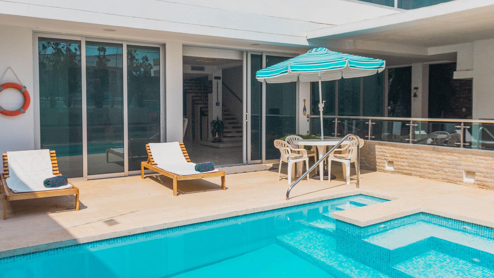 Casa del Faro 61 Piscina Casa del Faro Luxuries Homes Cartagena – Relájate y disfruta de una refrescante piscina en un entorno exclusivo y privado